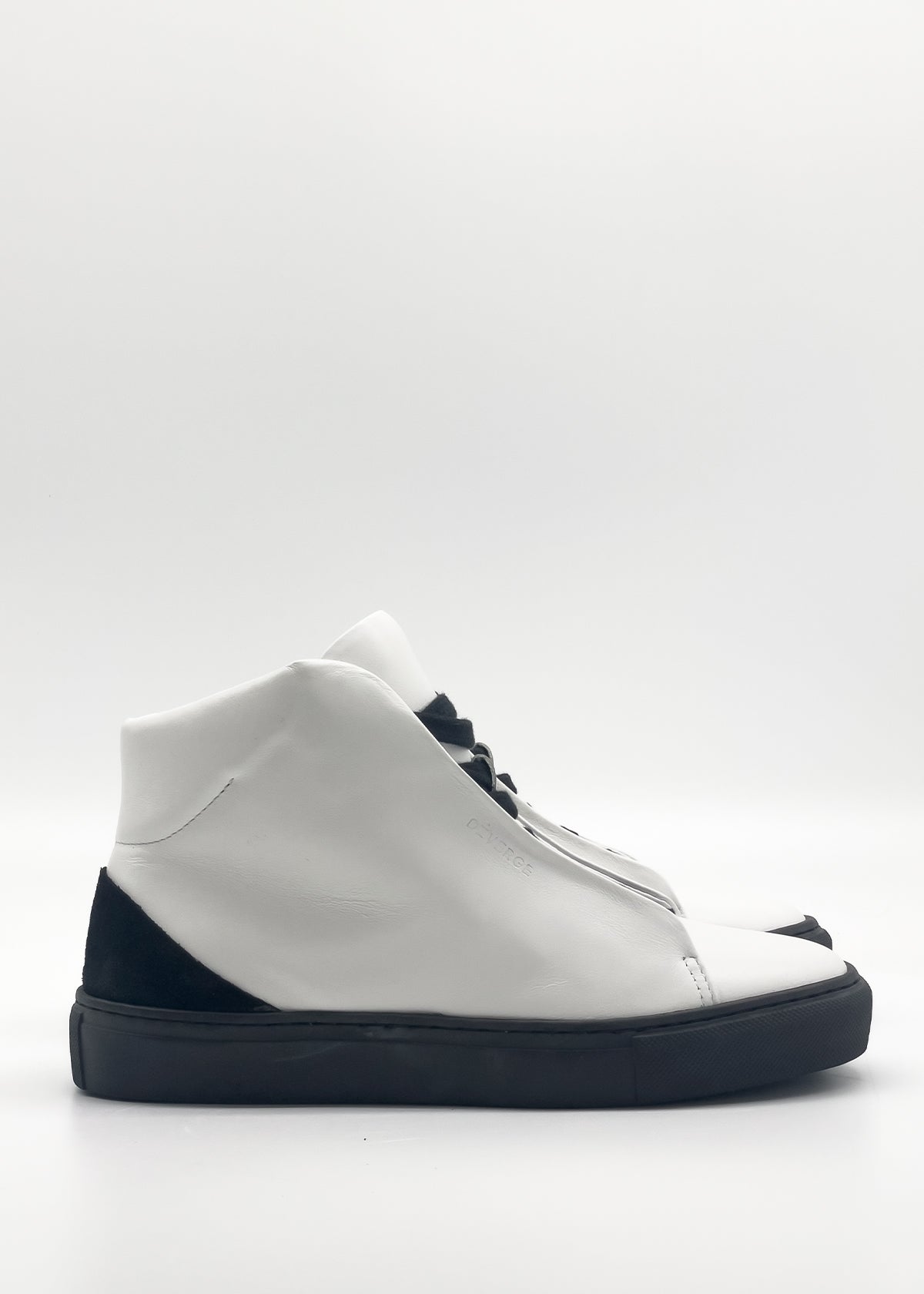 The MH0112 White & Black high-top sneakers are handcrafted in Portugal with premium Italian leathers, boasting a white upper and sleek black accents on the sole and heel, elegantly showcased against a plain white background.