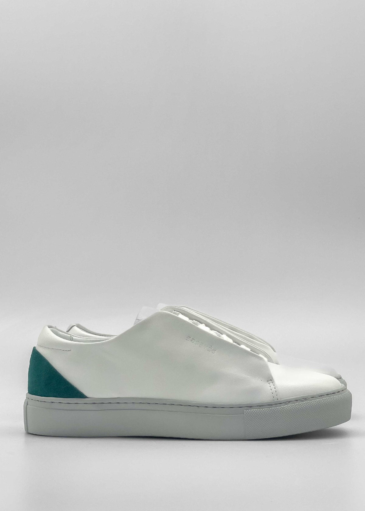 The ML0090 White Floater sneakers, handcrafted in Portugal using premium Italian leathers, feature an emerald green heel accent, flat rubber soles, and white laces against a plain background.